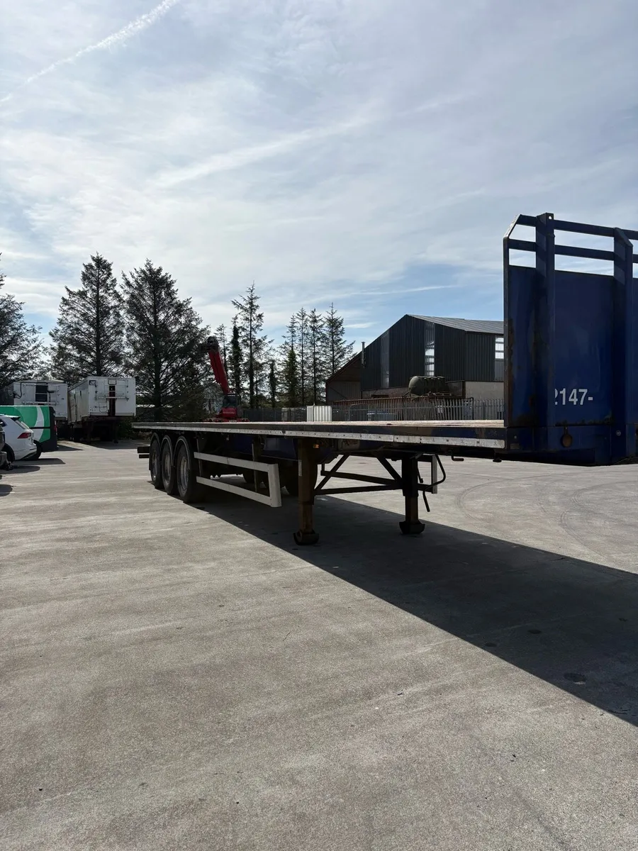 Sdc 45ft flat trailer twist locks posts 2014 - Image 1