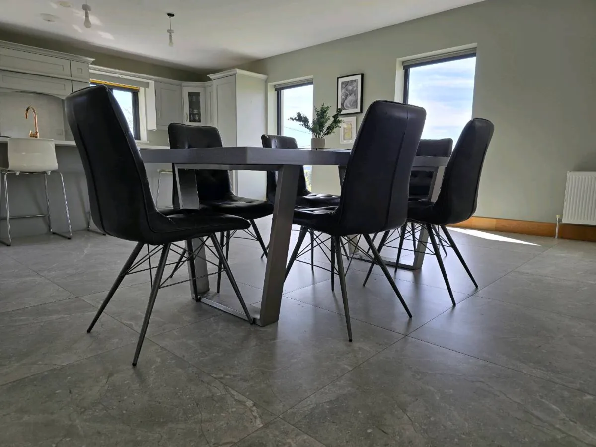 6 Kitchen Chairs - Image 1