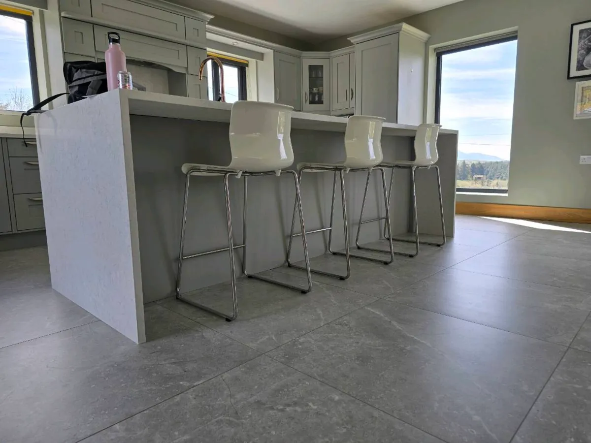 3 Kitchen Bar Stools - Image 1