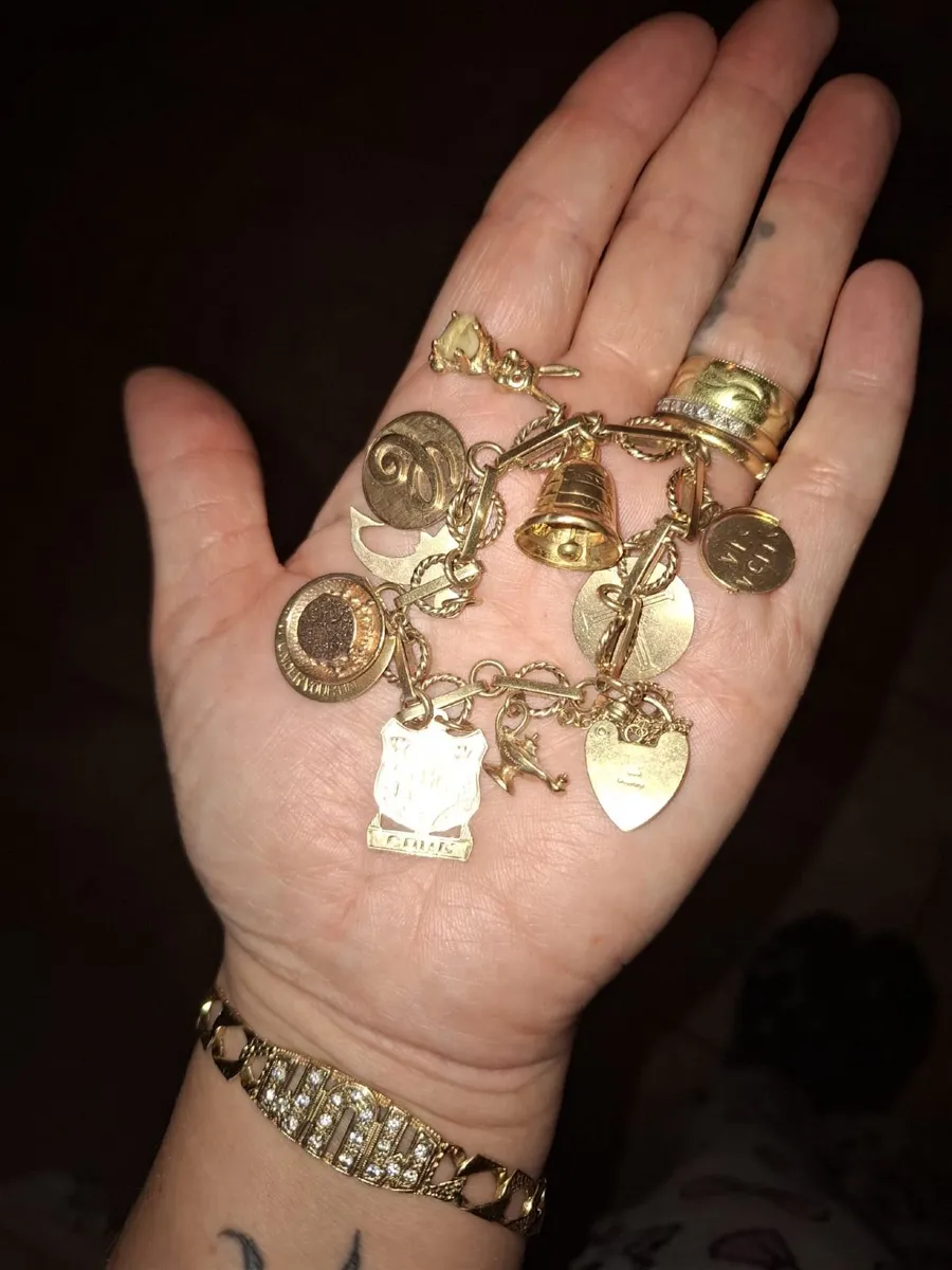 Vintage gold charm bracelet - Image 3