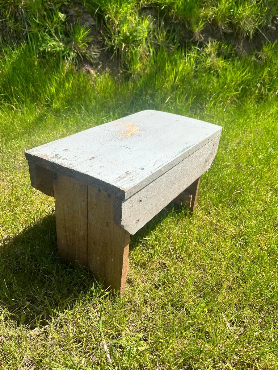 Antique Irish Pine Dairy Milking Stool - Image 1