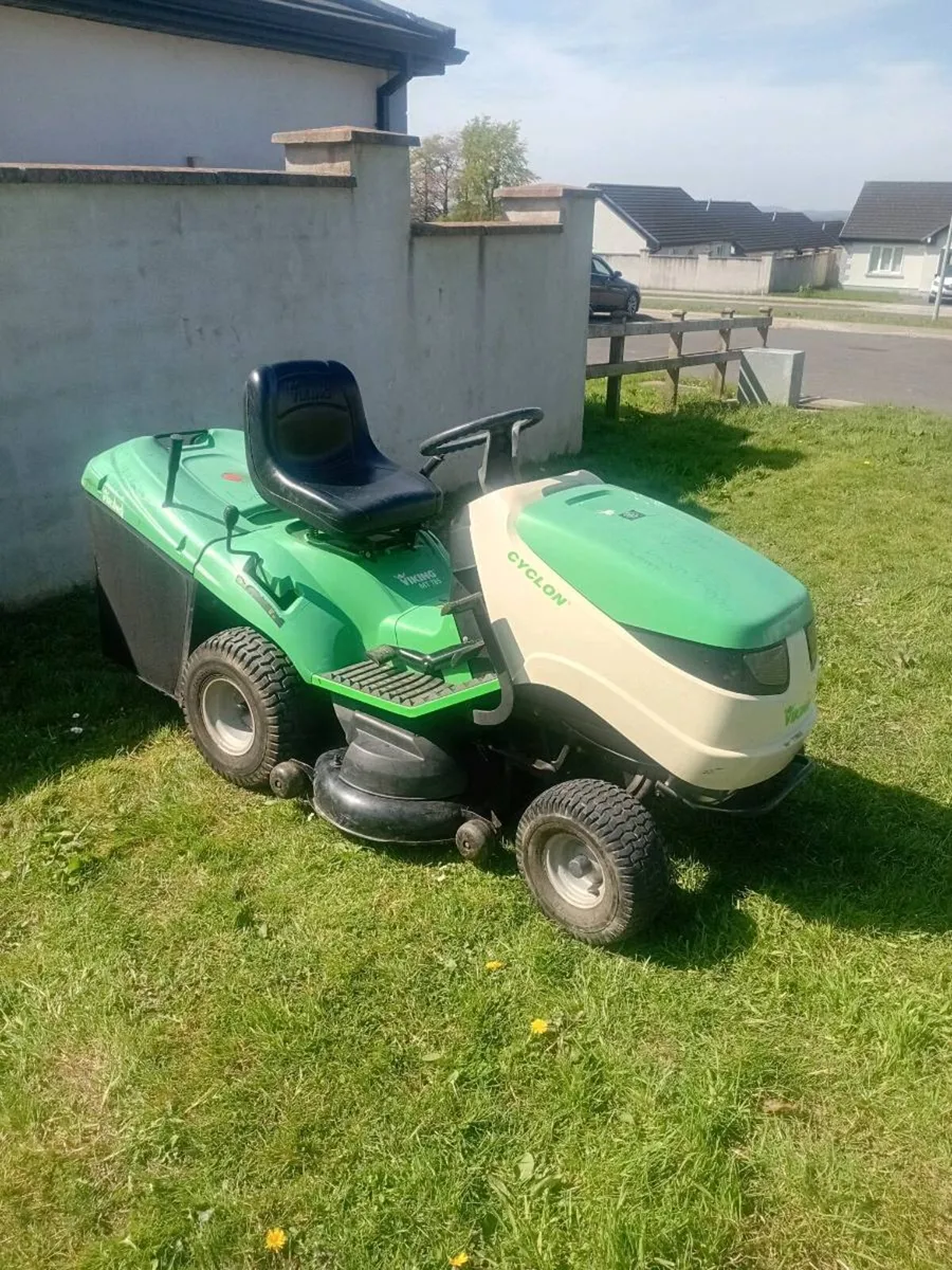Ride on lawnmower - Image 1
