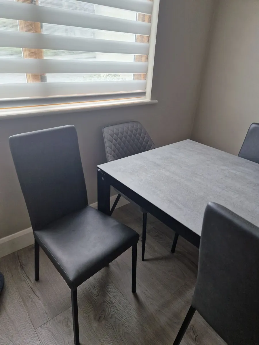 Kitchen table - Image 4