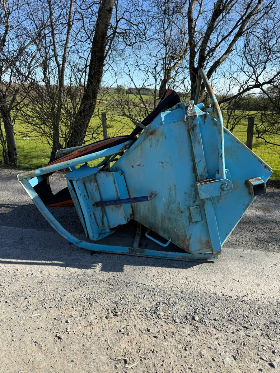 Concrete Skip - Image 2