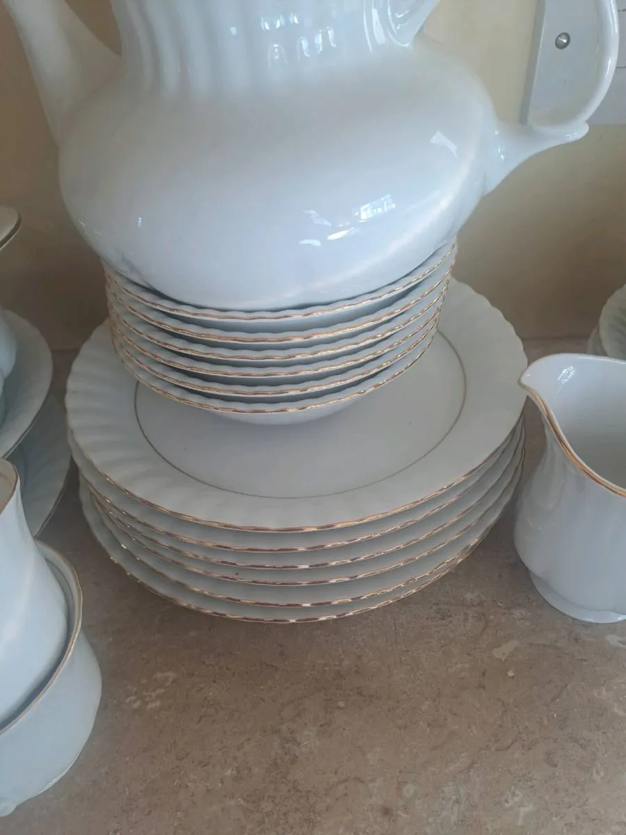 Dinner set and matching tea set - Image 2