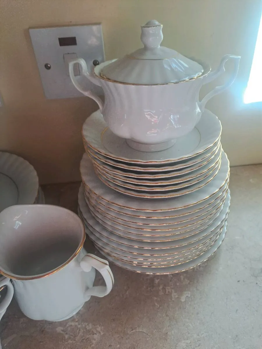 Dinner set and matching tea set - Image 3