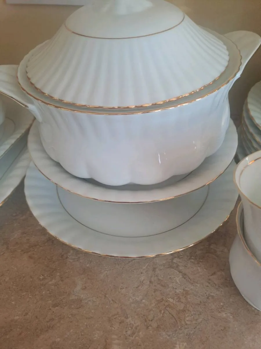 Dinner set and matching tea set - Image 4