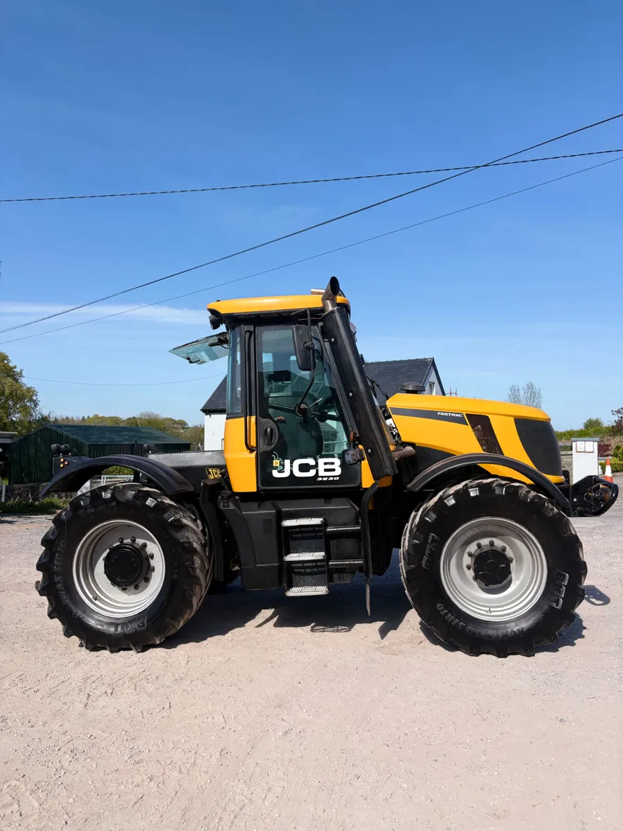 JCB Fastrac 3230 - Image 2