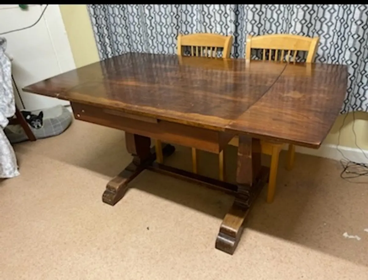 Beautiful antique extendable dining table - Image 1