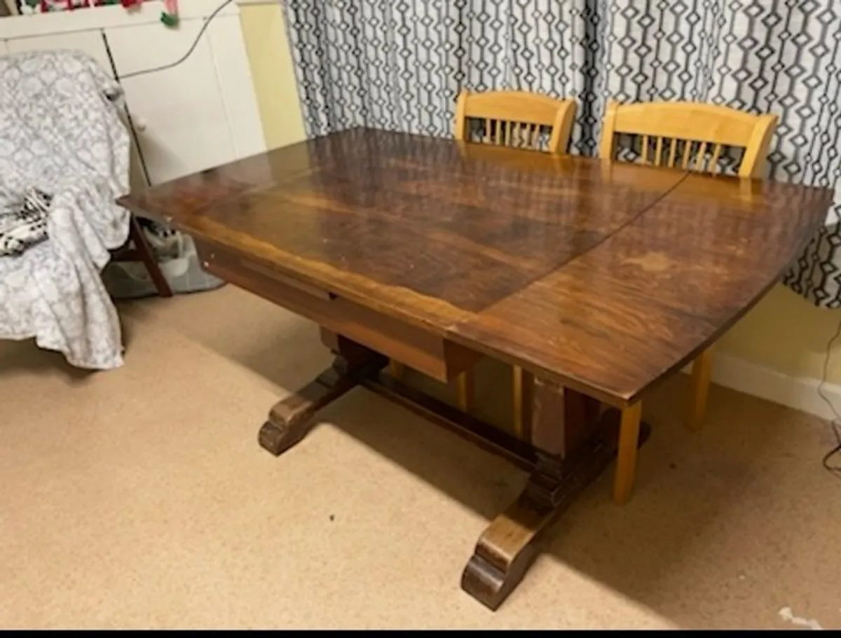 Beautiful antique extendable dining table - Image 2