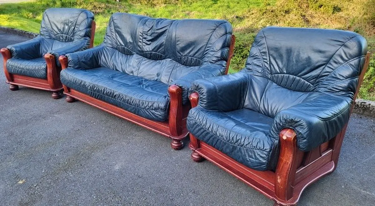 Sofa & 2 Arm Chairs - Image 1