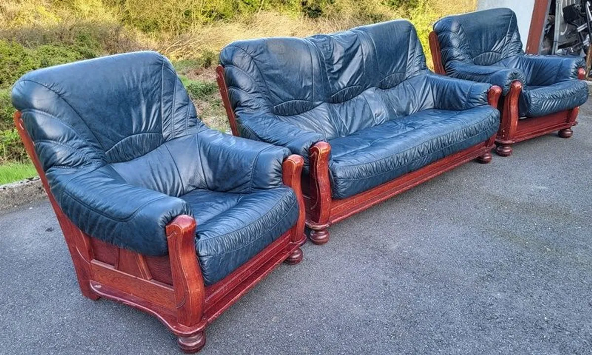 Sofa & 2 Arm Chairs - Image 4