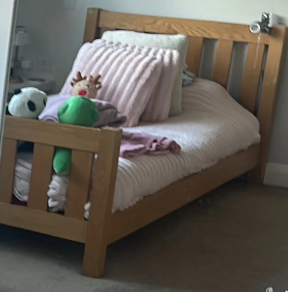 King size Frame, 2 lockers, 2 single bed frames - Image 2