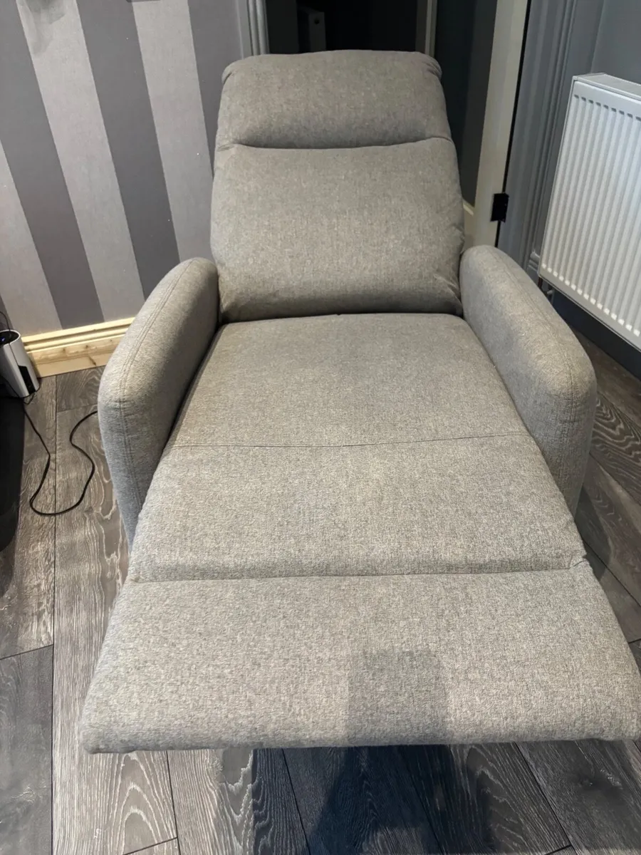 Electric Recliner chair light tone brown/beige - Image 2