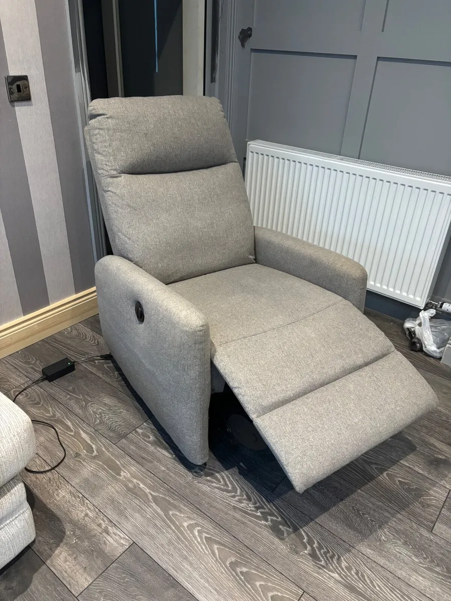 Electric Recliner chair light tone brown/beige - Image 4