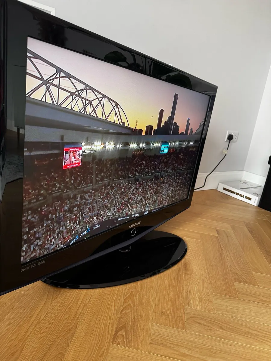Samsung TV 40 inch HD - Image 2
