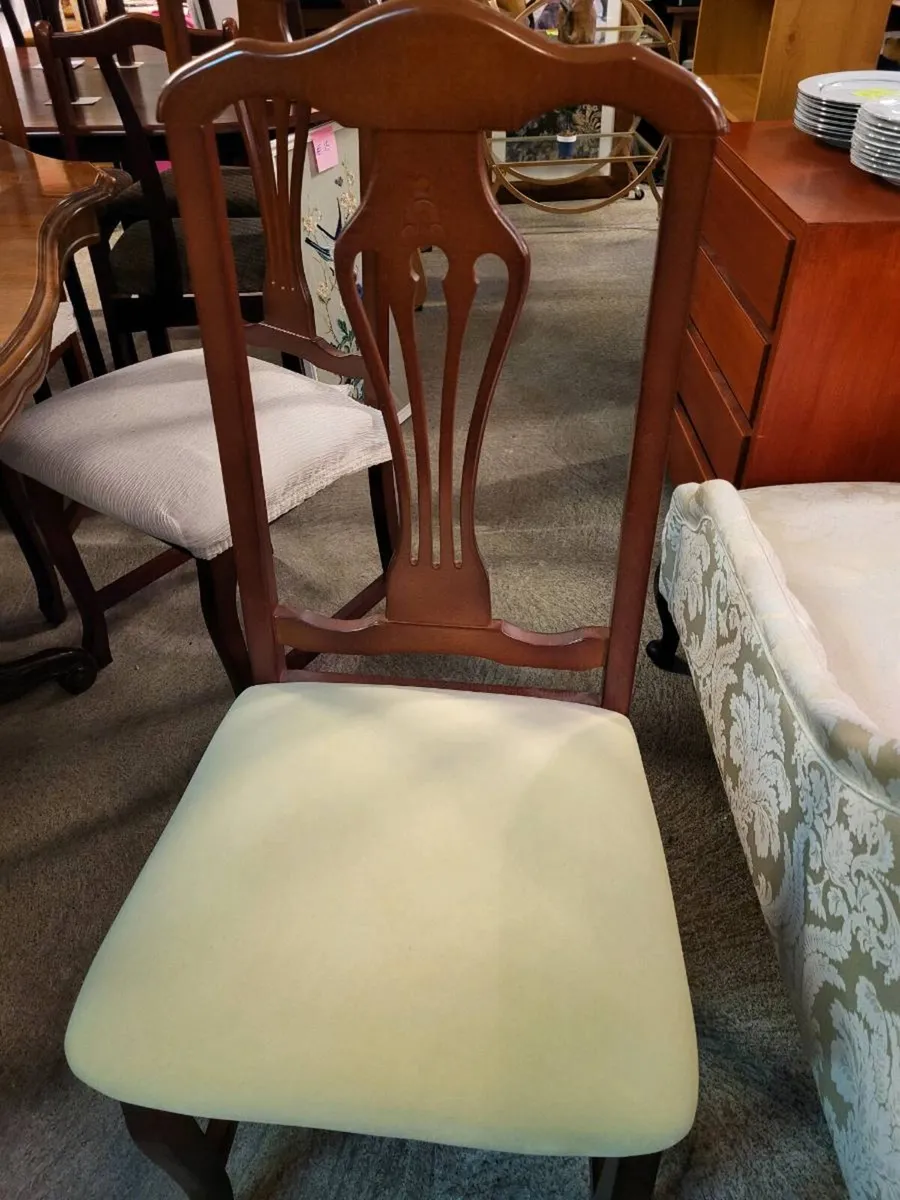 Superb Walnut effect Dining Table + Six Chairs - Image 4