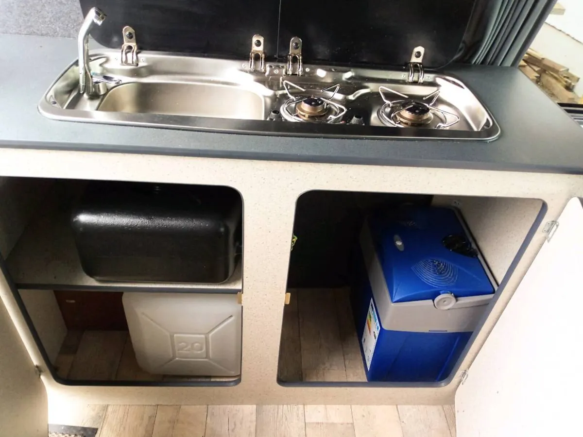 Renault Trafic Campervan - Image 4