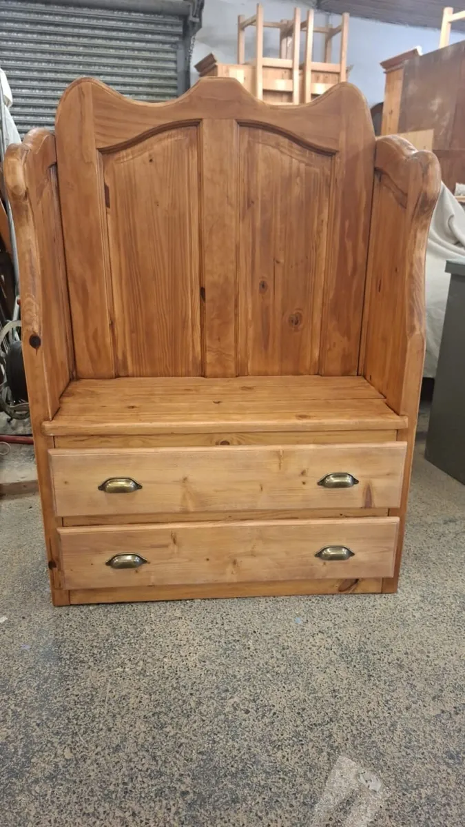 Reclaimed wood storage bench with drawers - Image 1