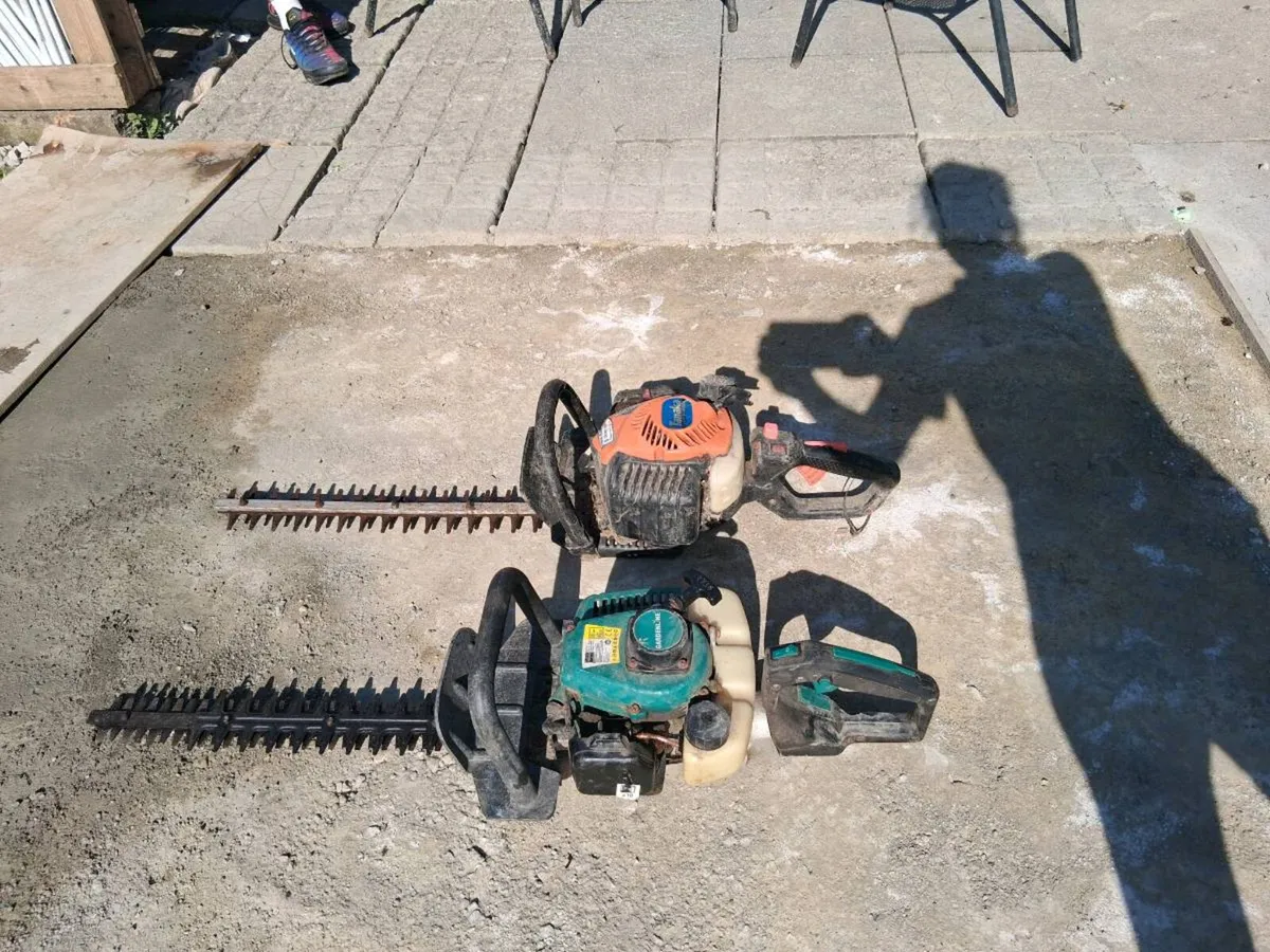 2 hedge cutters - Image 1