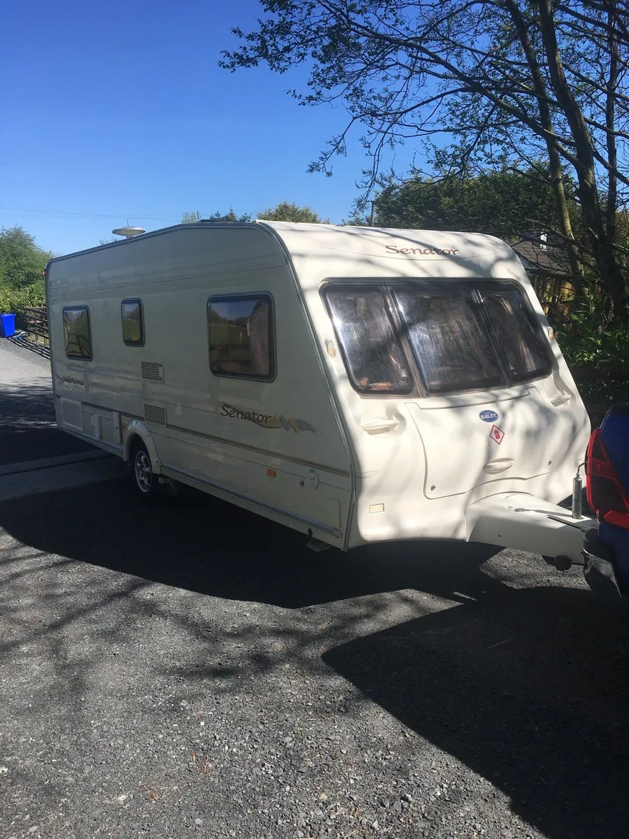 Bailey senator 4 berth fixed bed caravan - Image 3