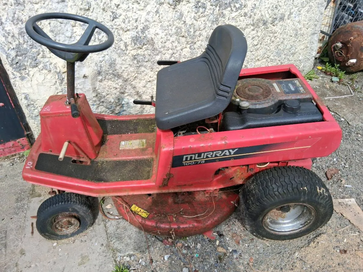 Ride on lawnmower - Image 1
