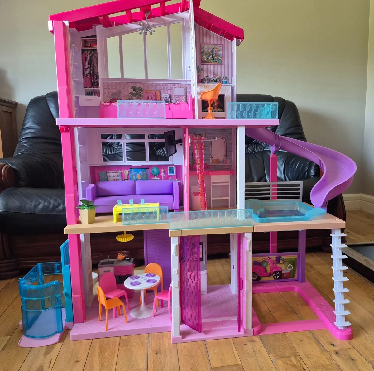 Barbie Dream House - Image 1