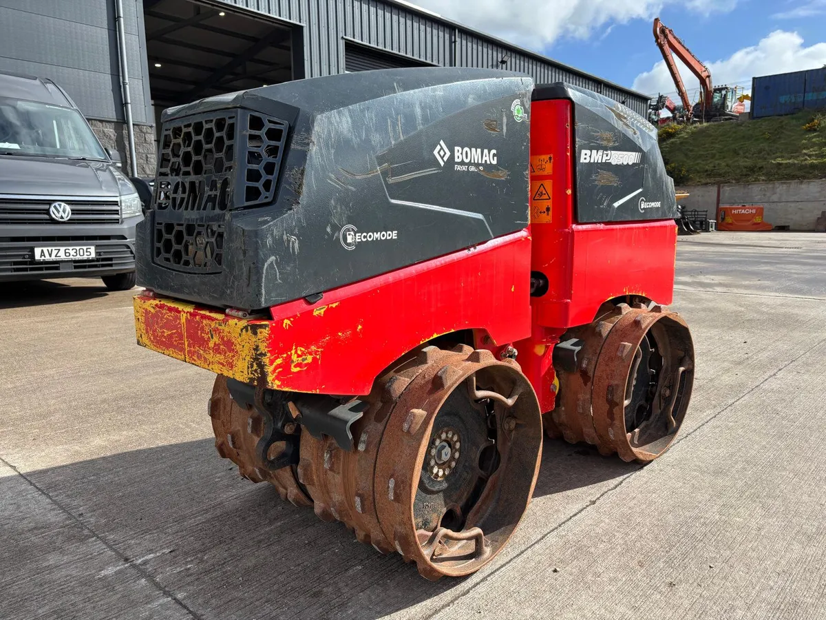 BOMAG TRENCH ROLLER - Image 2
