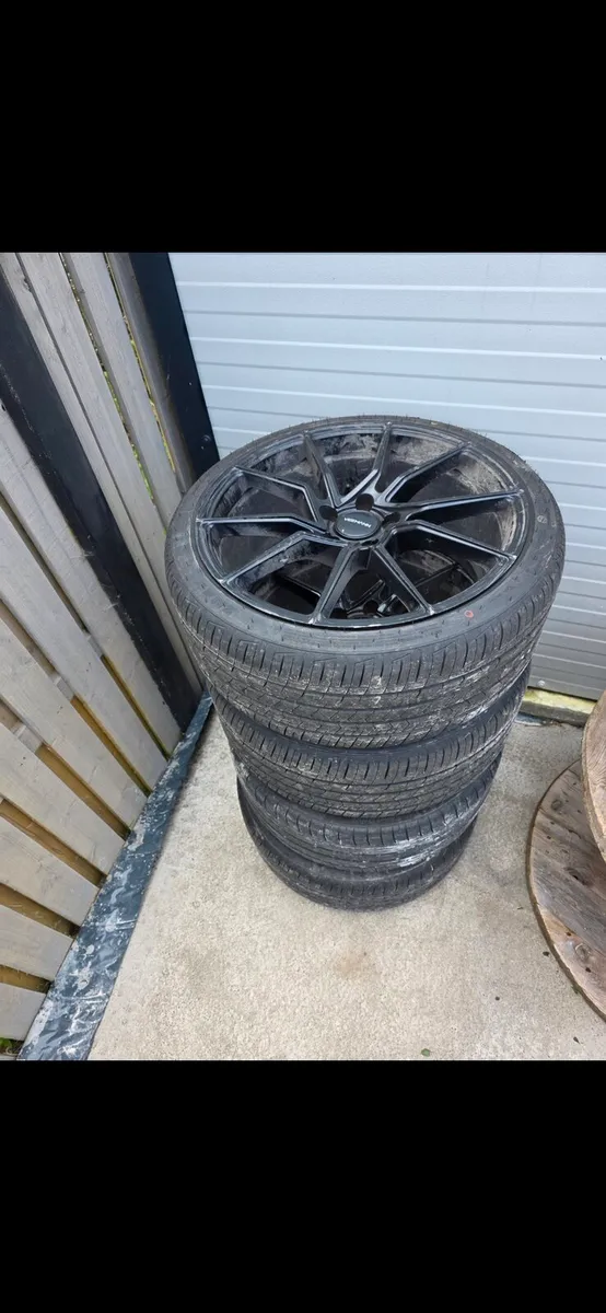 Veeman alloys 19" 235/35R19 - Image 1