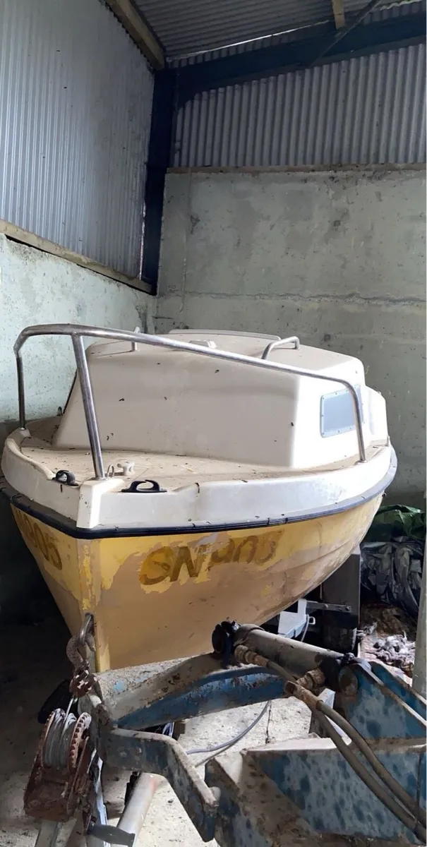 Fishing boat - Image 3