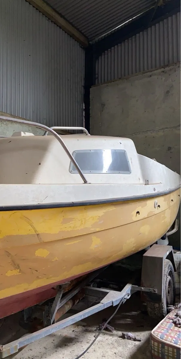 Fishing boat - Image 4