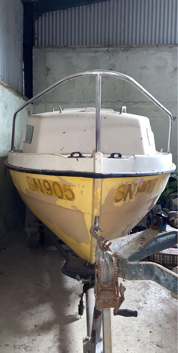 Fishing boat - Image 1