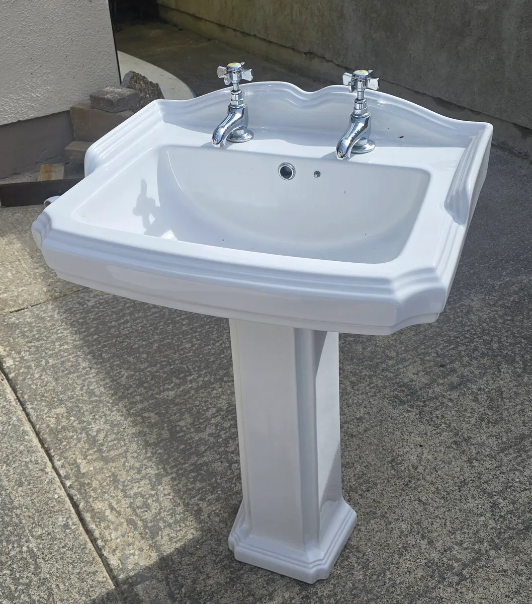 Complete Bathroom Suite - Image 4