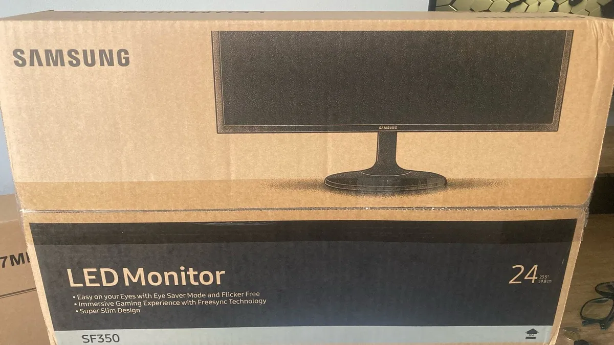 24in Screen / Monitor - Image 2