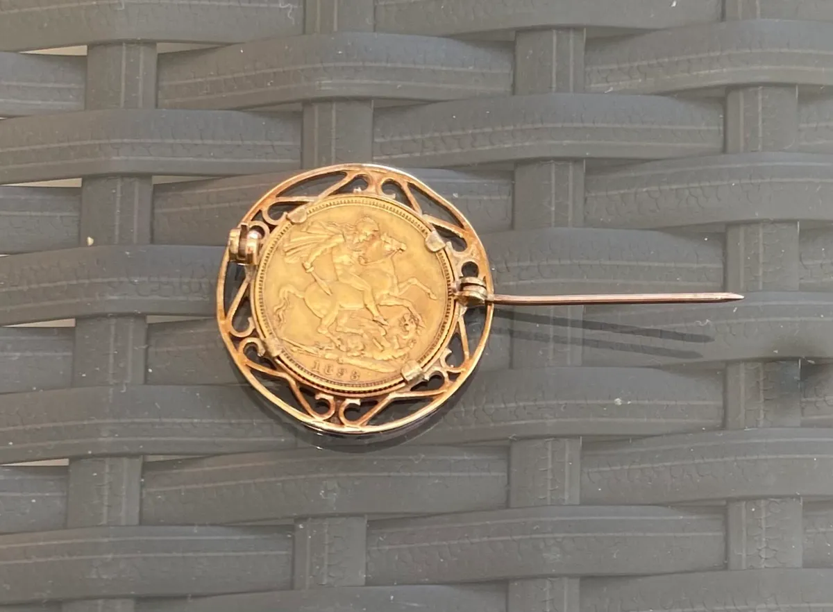 1893 Gold Sovereign Broach - Image 2
