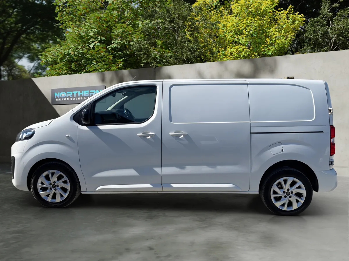 2022 Citroen Dispatch 2.0 BlueHDi 180bhp Driver - Image 4