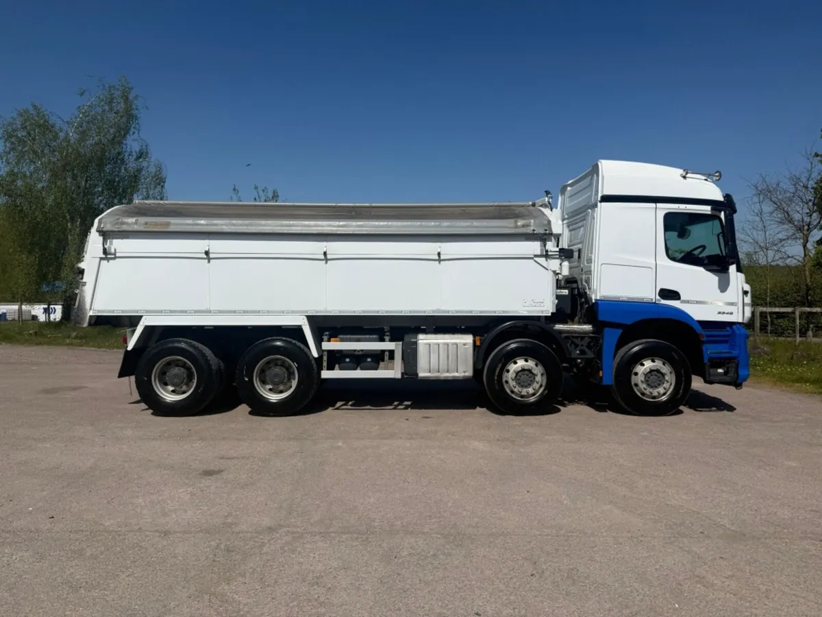 2024 MERCEDES-BENZ AROCS 3246 INSULATED TIPPER - Image 3