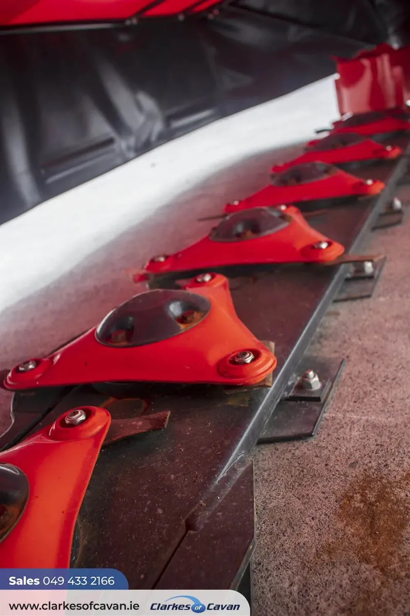 0% Finance Kubota DM2028 9Ft Disc Mower - Image 4