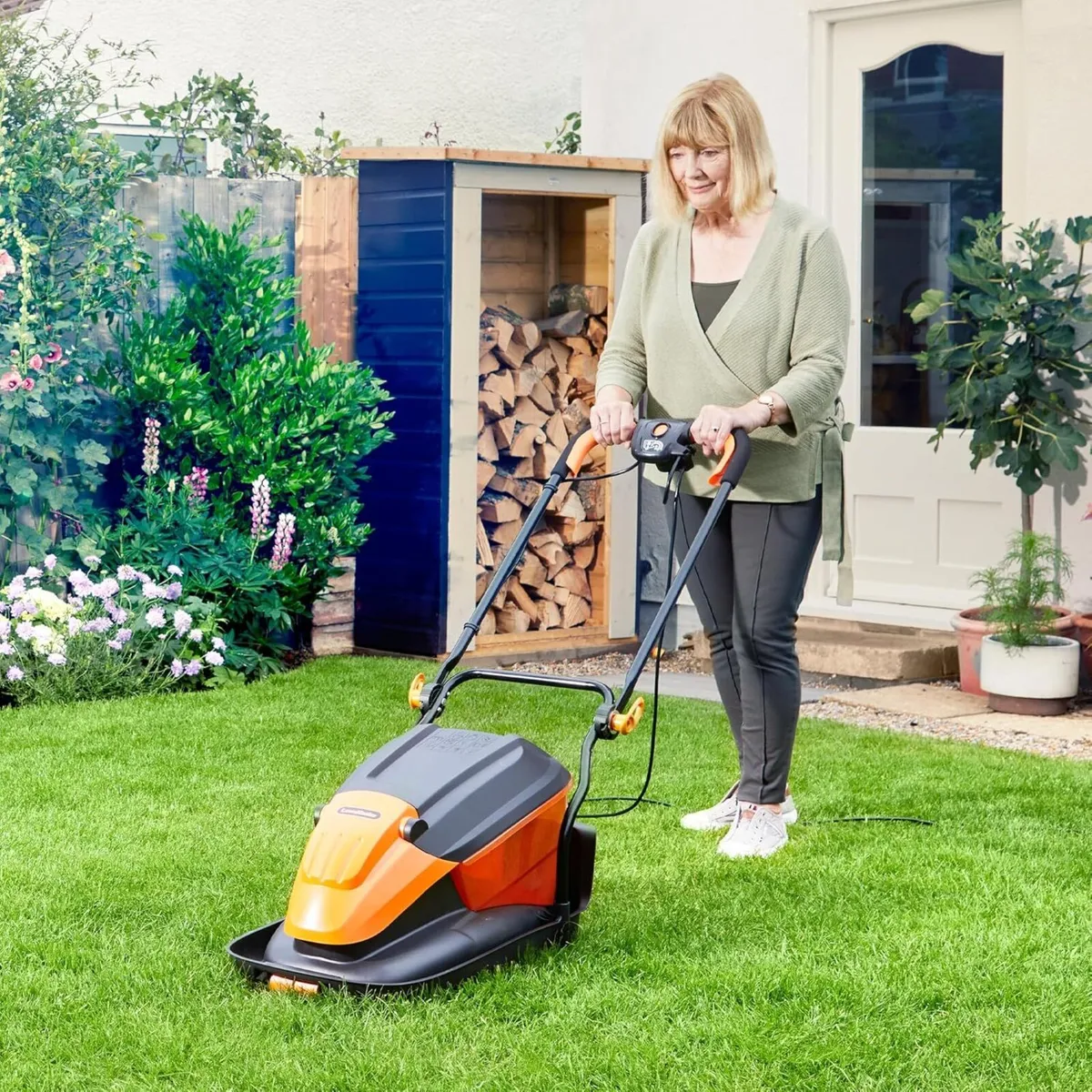 1700W 33cm Electric Hover Mower with Grass - Image 3