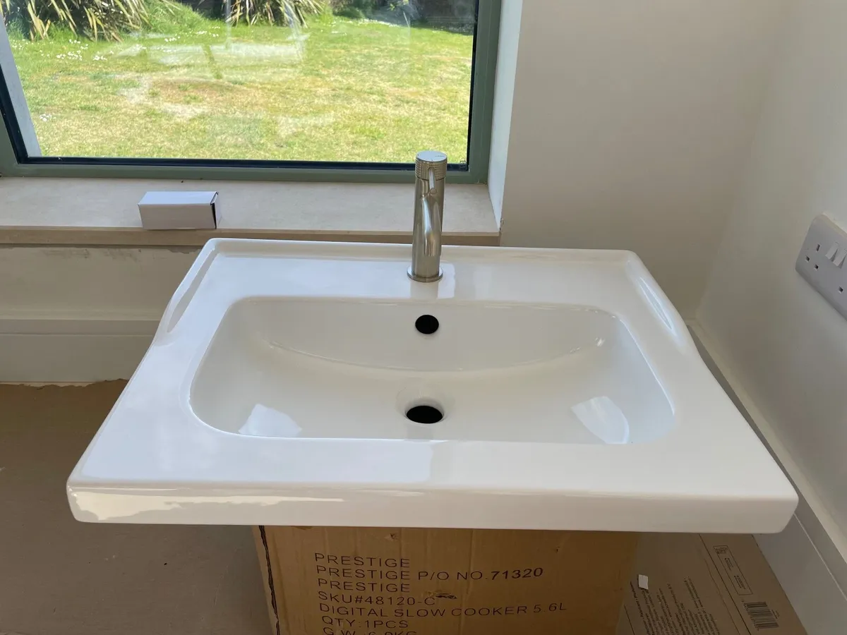 Vanity Sink and Tap - Image 3