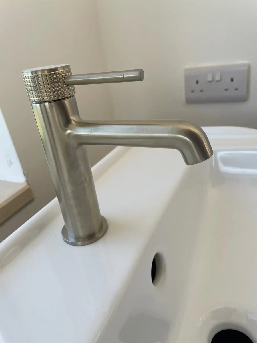 Vanity Sink and Tap - Image 4