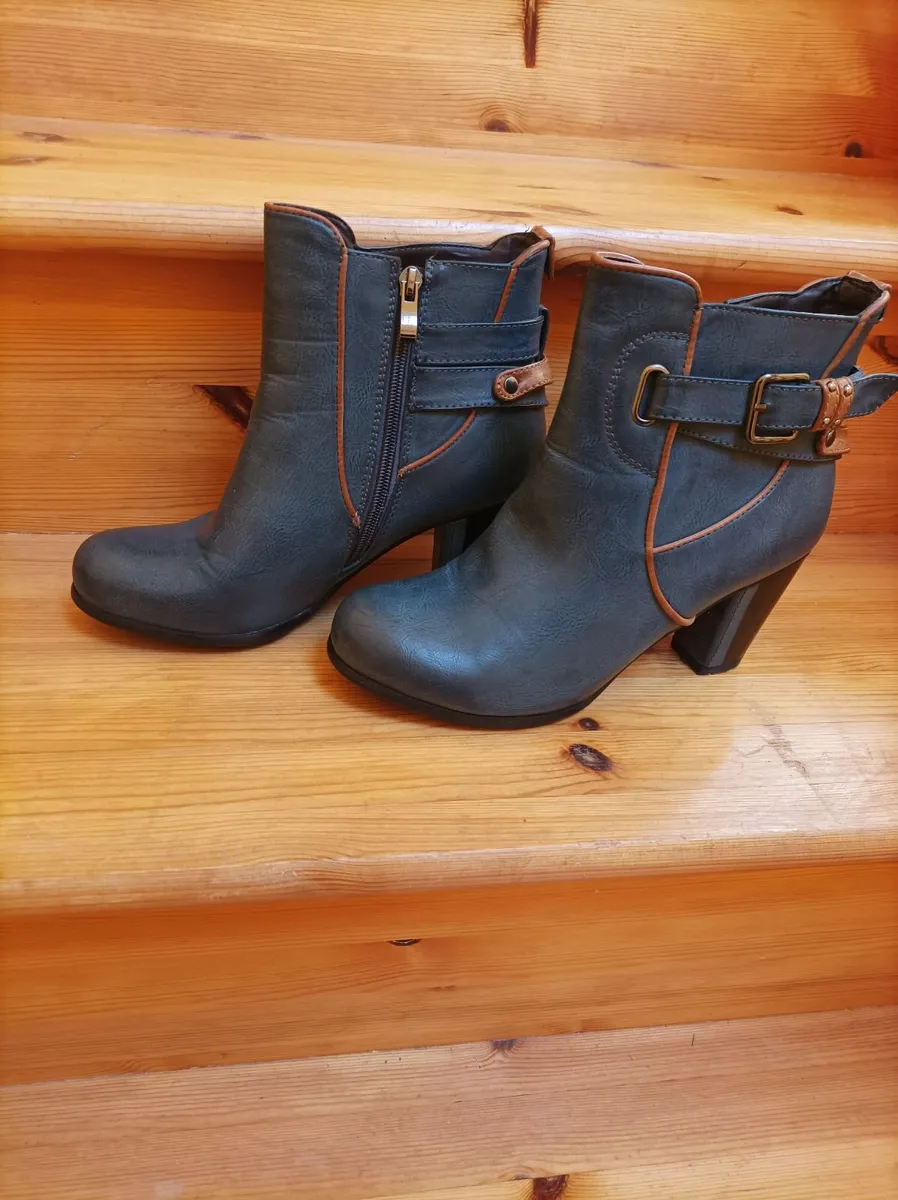 Womens boots - Image 1