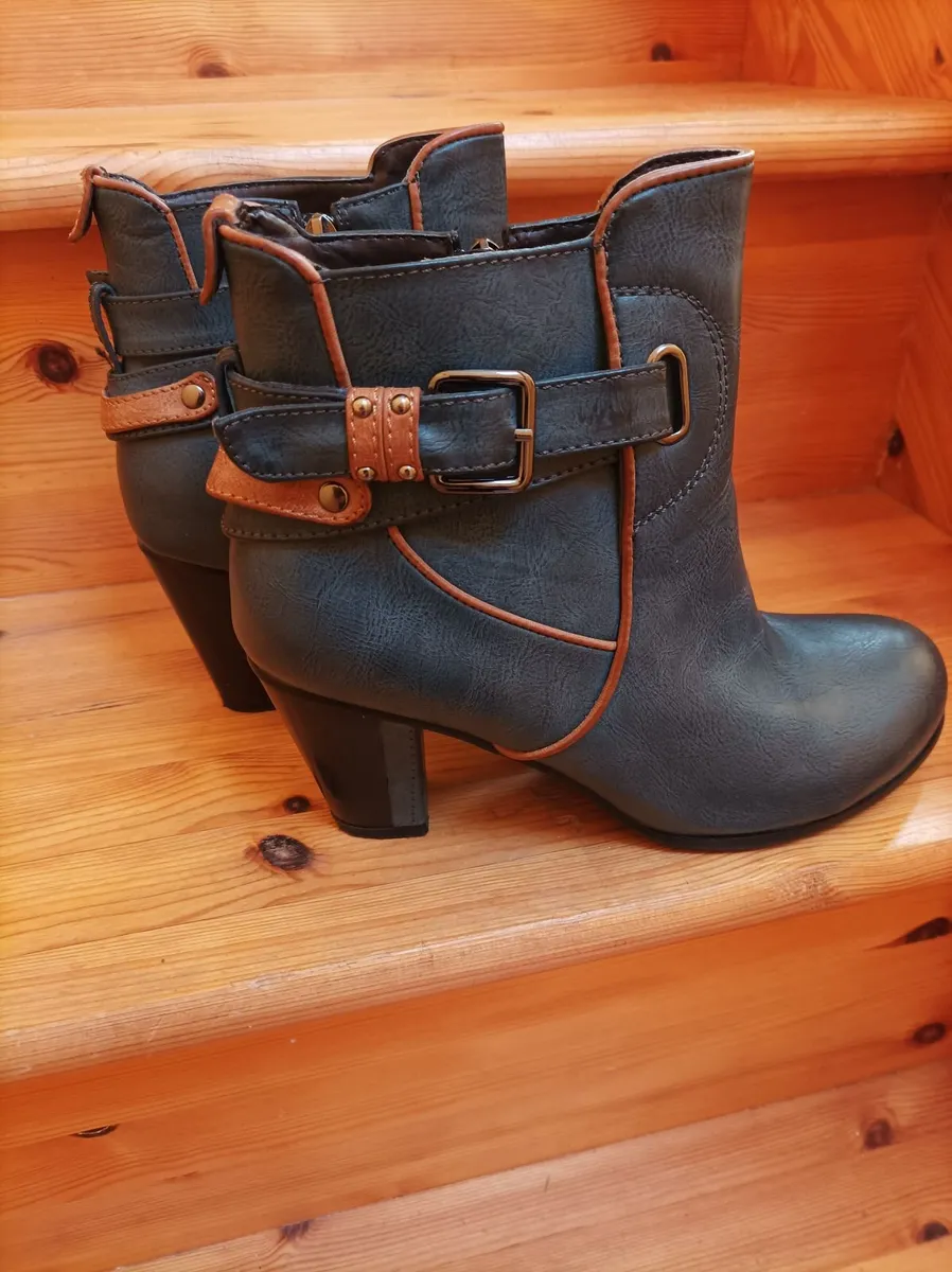 Womens boots - Image 2