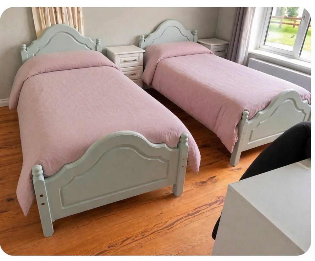 Single beds - Image 1