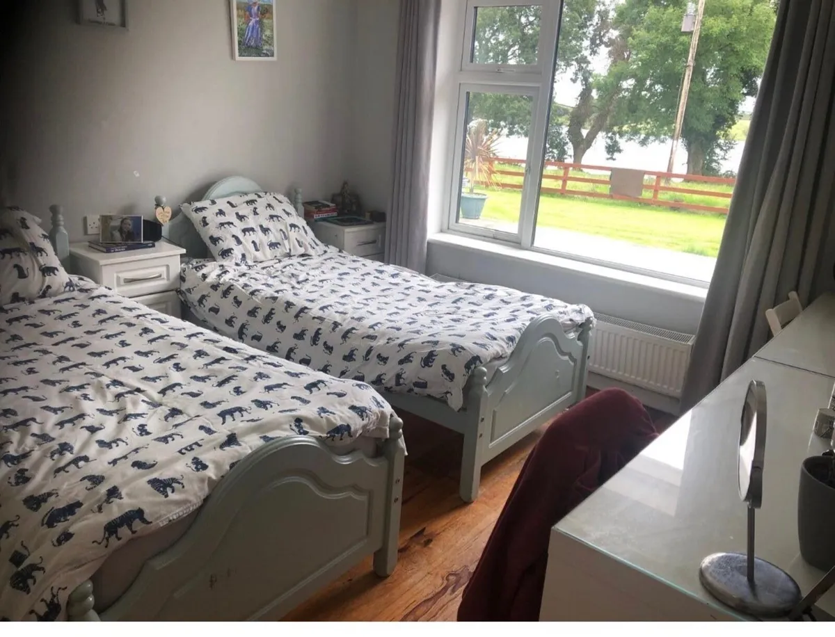 Single beds - Image 3