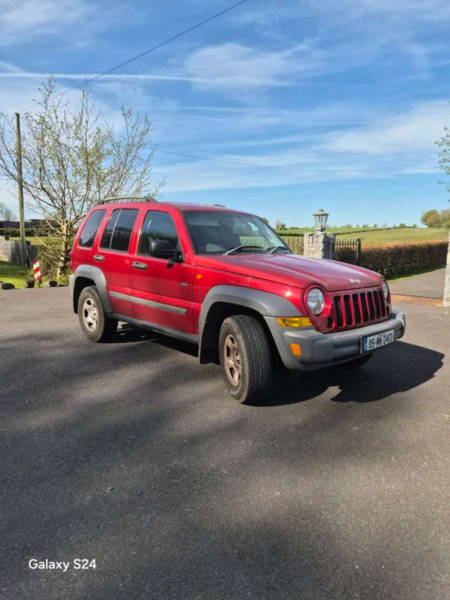 Chrysler Cherokee 4×4 Automatic - Image 2