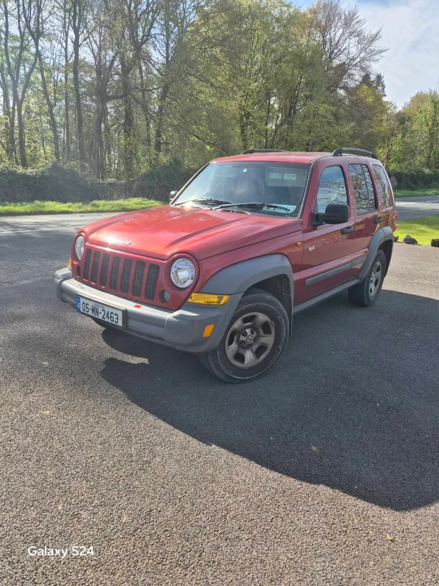 Chrysler Cherokee 4×4 Automatic - Image 1