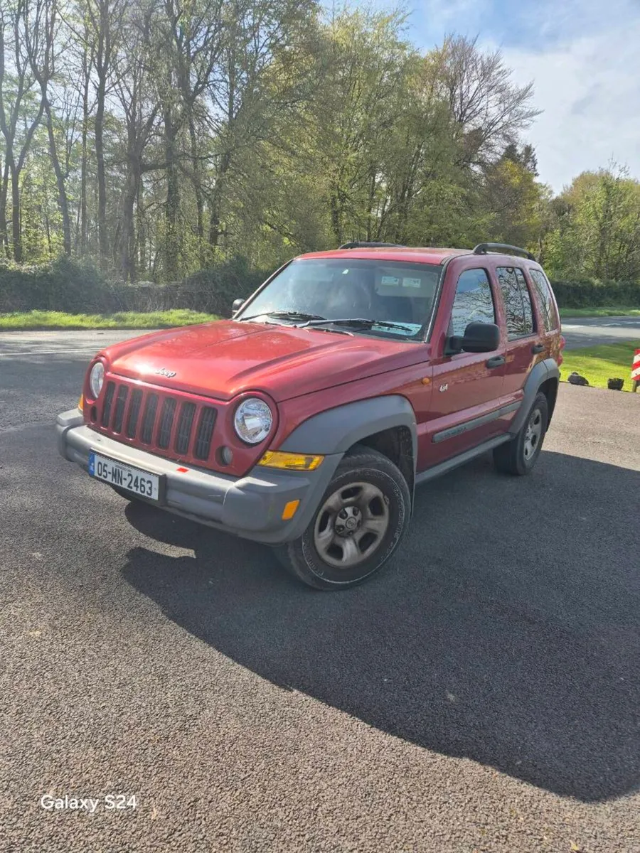 Chrysler Cherokee 4×4 Automatic - Image 3