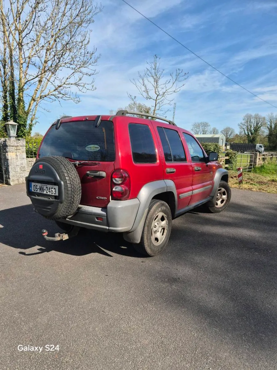 Chrysler Cherokee 4×4 Automatic - Image 4