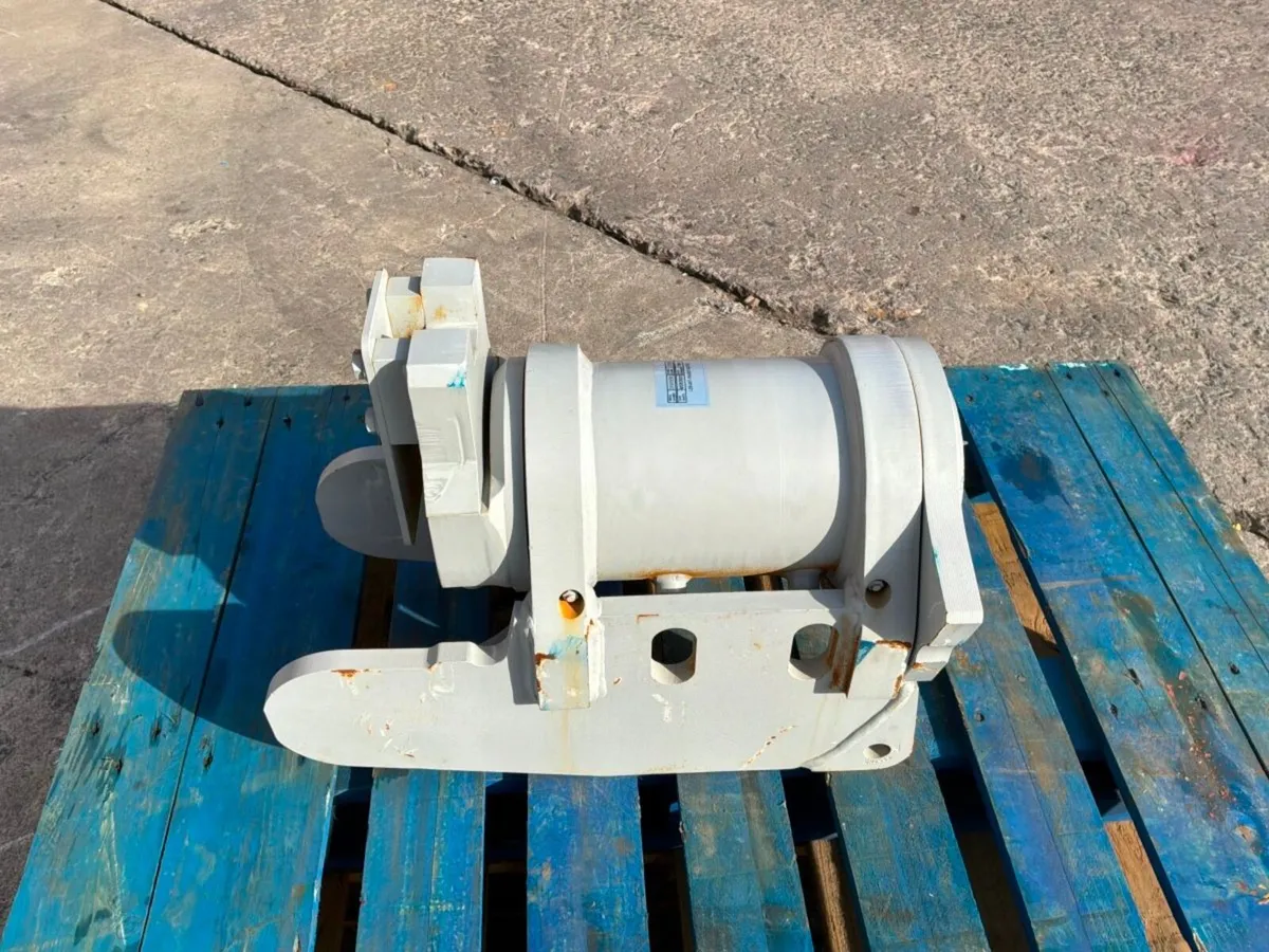 REVOLVING CYLINDER / TILTING HITCH MOTOR.. - Image 3